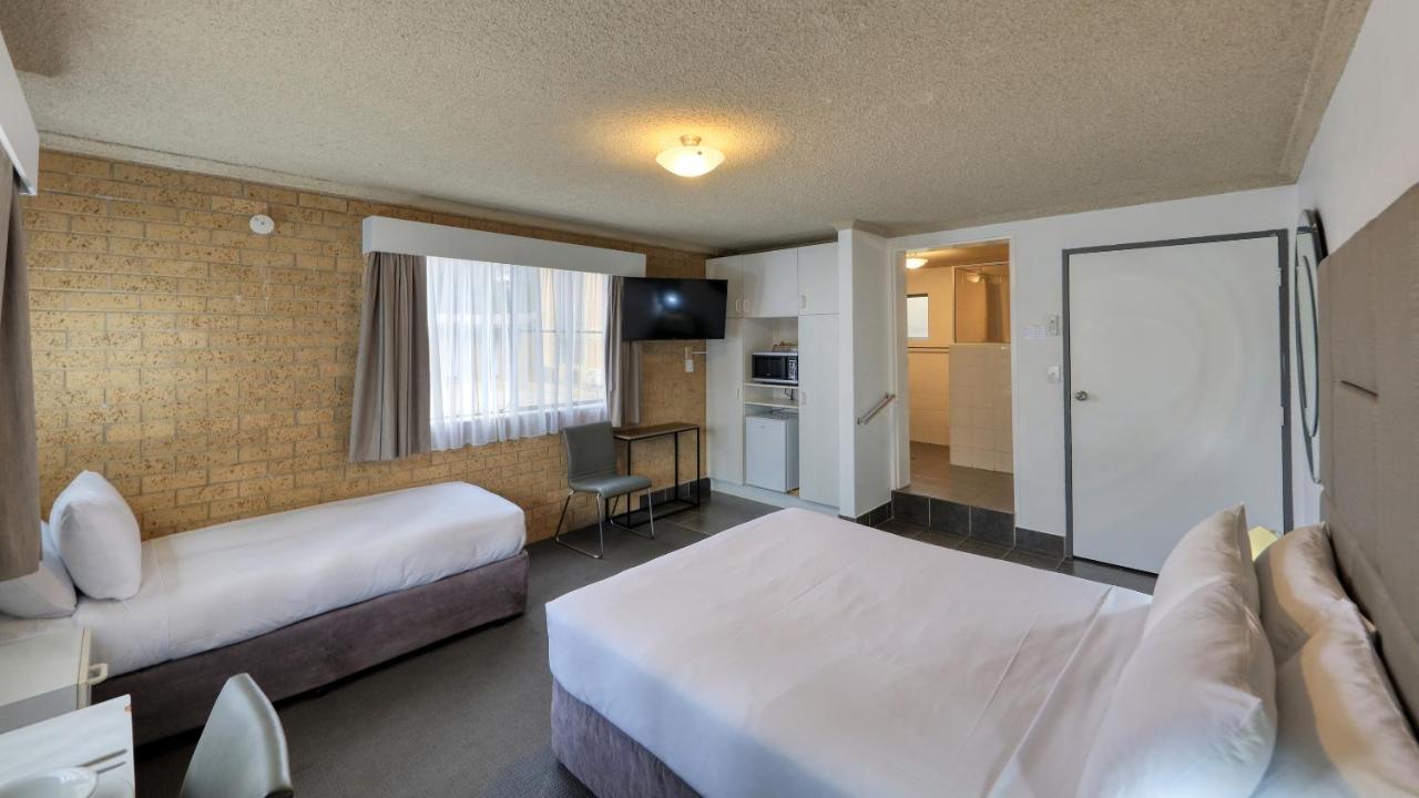 Hamilton Hume Motor Inn Yass Extérieur photo