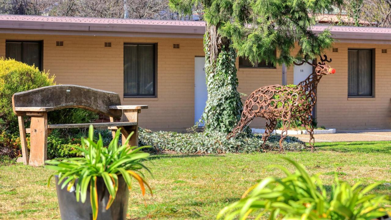 Hamilton Hume Motor Inn Yass Extérieur photo