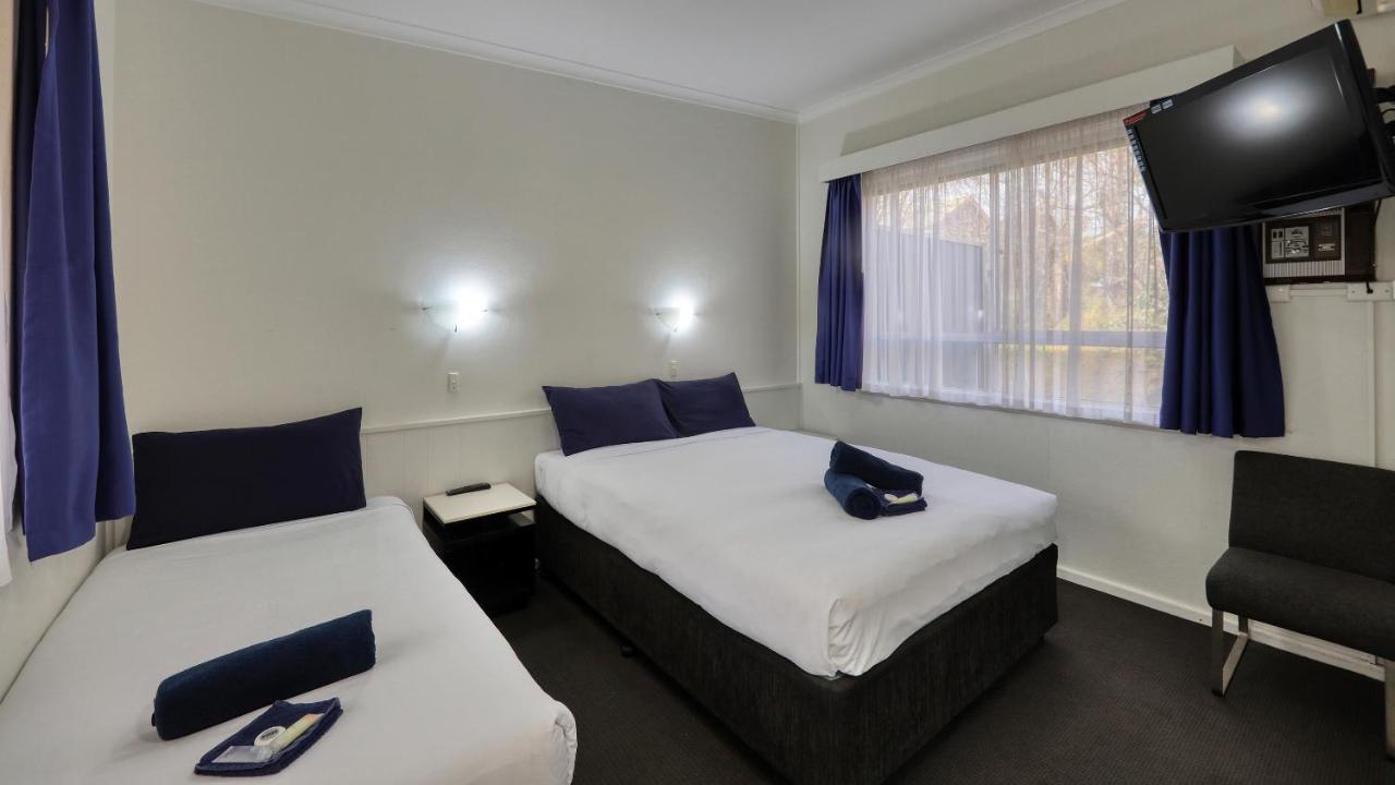 Hamilton Hume Motor Inn Yass Extérieur photo